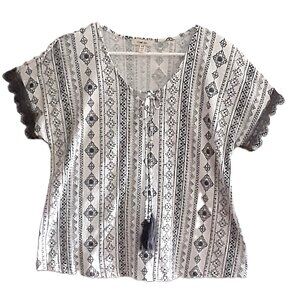 Como Blu Blouse LARGE Pullover Short Lace Sleeve Tassels V-Neck Boho Aztec